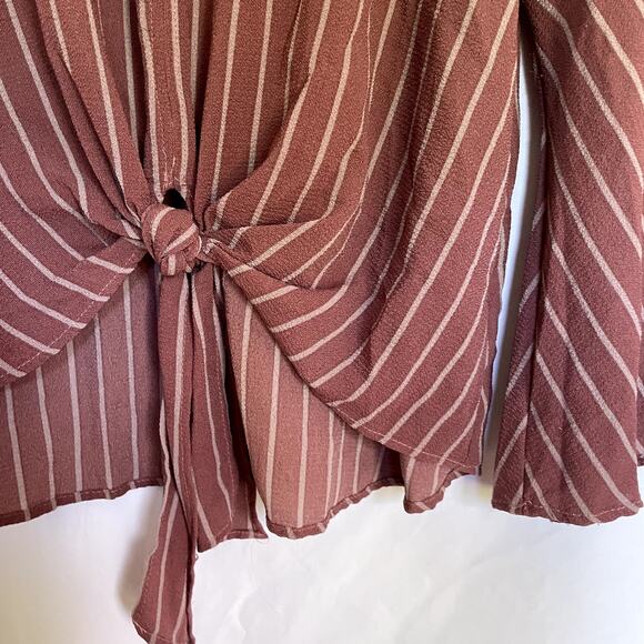 Mauve pink striped v-neck long sleeved blouse flutter sleeves women's size L - Picture 3 of 6